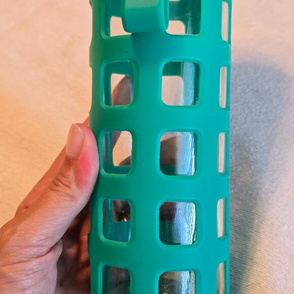 Ello Syndicate Glass Water Bottle Green 20-ounce Reusable Drink Flip Top Lid GUC - Picture 4 of 12